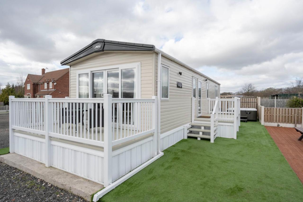 Hallcroft Fishery And Holiday Park Retford Ngoại thất bức ảnh