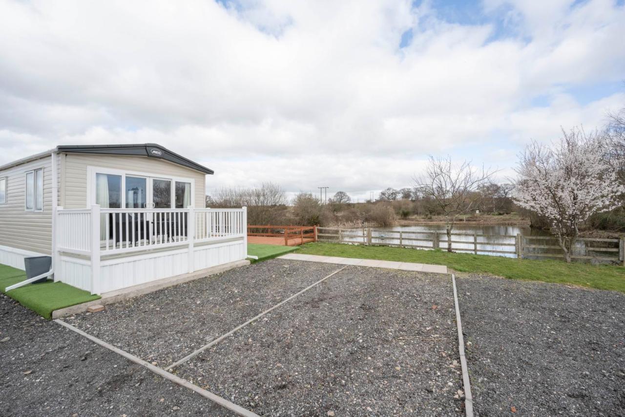 Hallcroft Fishery And Holiday Park Retford Ngoại thất bức ảnh
