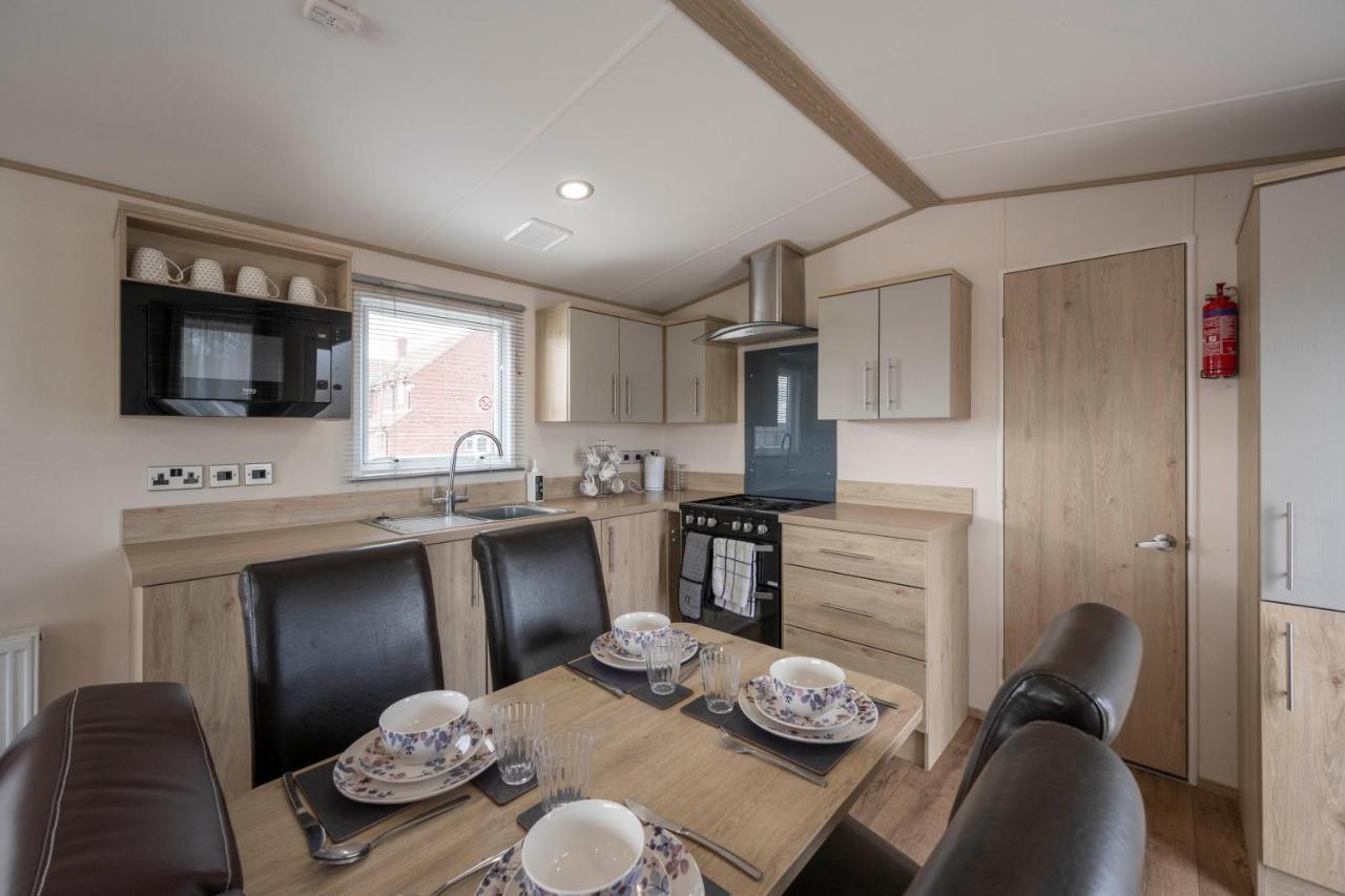 Hallcroft Fishery And Holiday Park Retford Ngoại thất bức ảnh