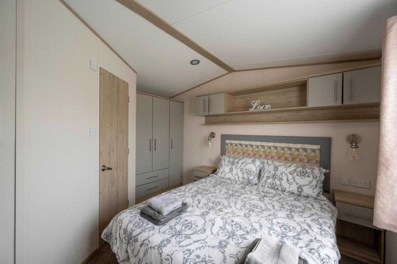 Hallcroft Fishery And Holiday Park Retford Ngoại thất bức ảnh